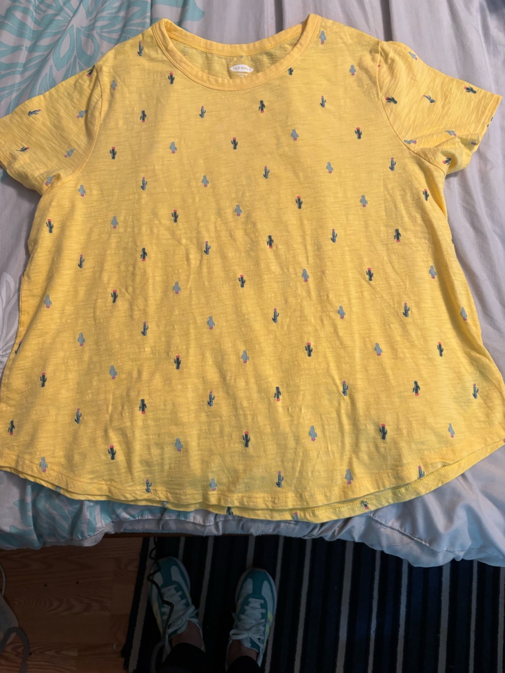 Old Navy Yellow Short-Sleeve Tee with Tiny Cactus Print